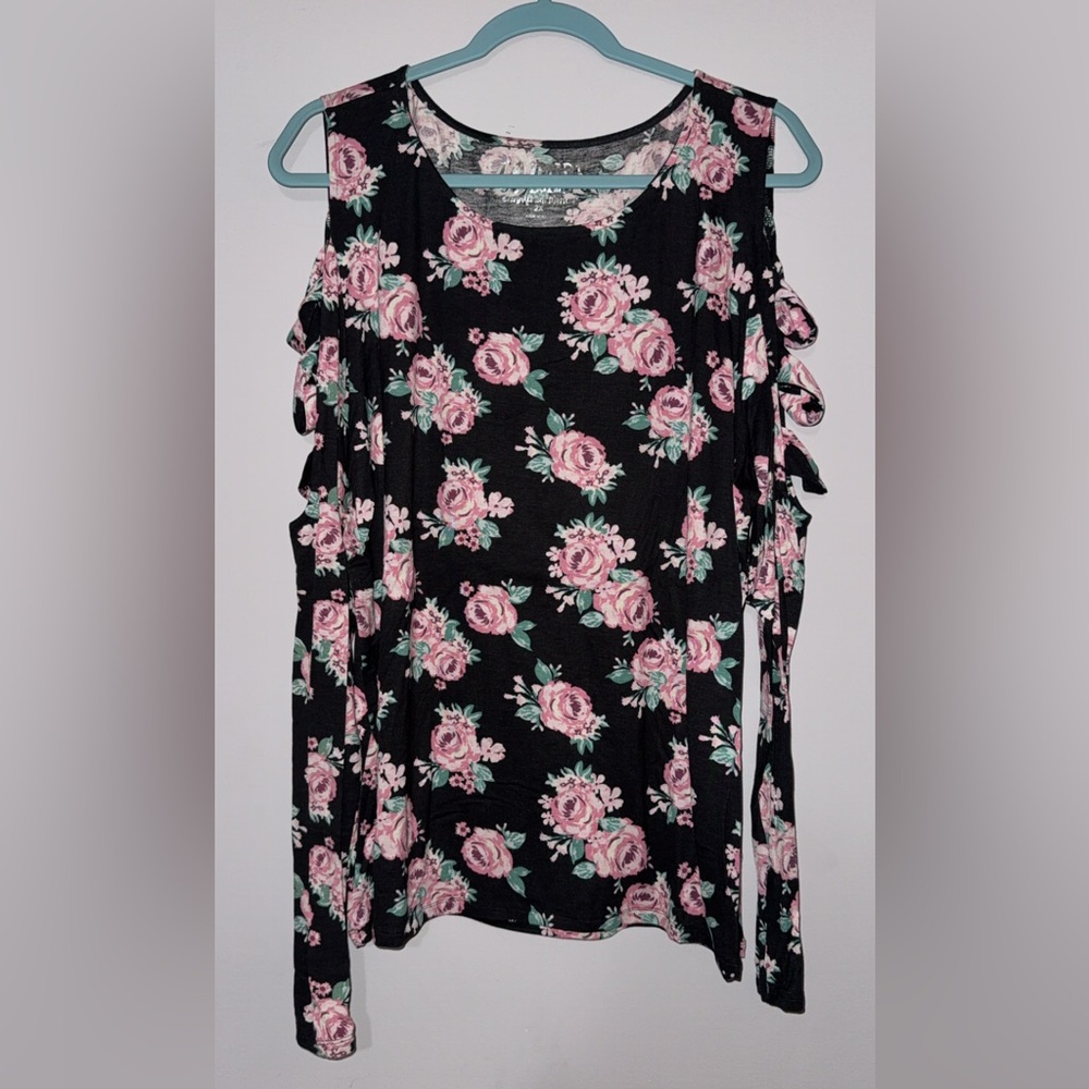 NWOT Floral Cut-Out Cold Shoulder Sleeve Long Sleeve Top